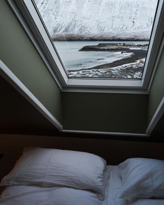 Siglufjordur Scenic Penthouse - Ocean View & Skylight Windows 아파트 외부 사진