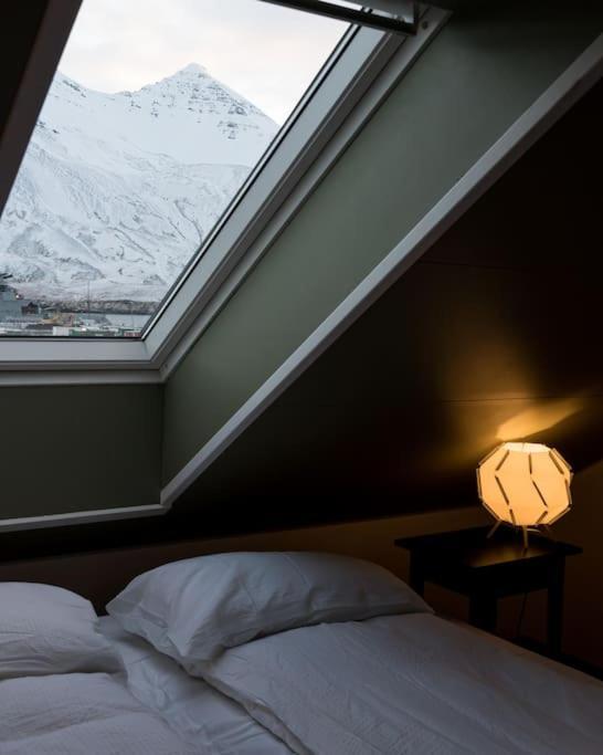 Siglufjordur Scenic Penthouse - Ocean View & Skylight Windows 아파트 외부 사진