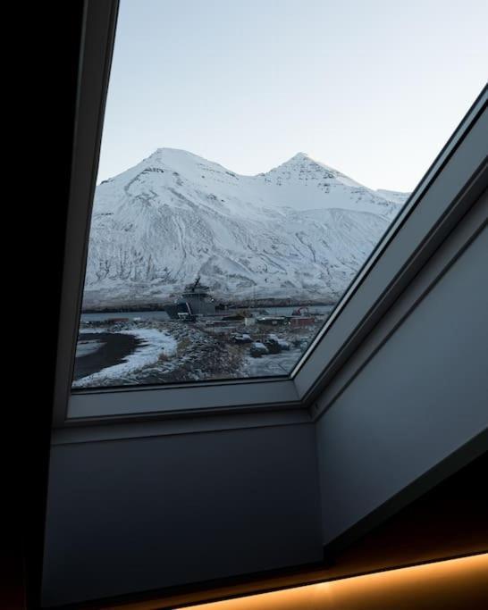 Siglufjordur Scenic Penthouse - Ocean View & Skylight Windows 아파트 외부 사진